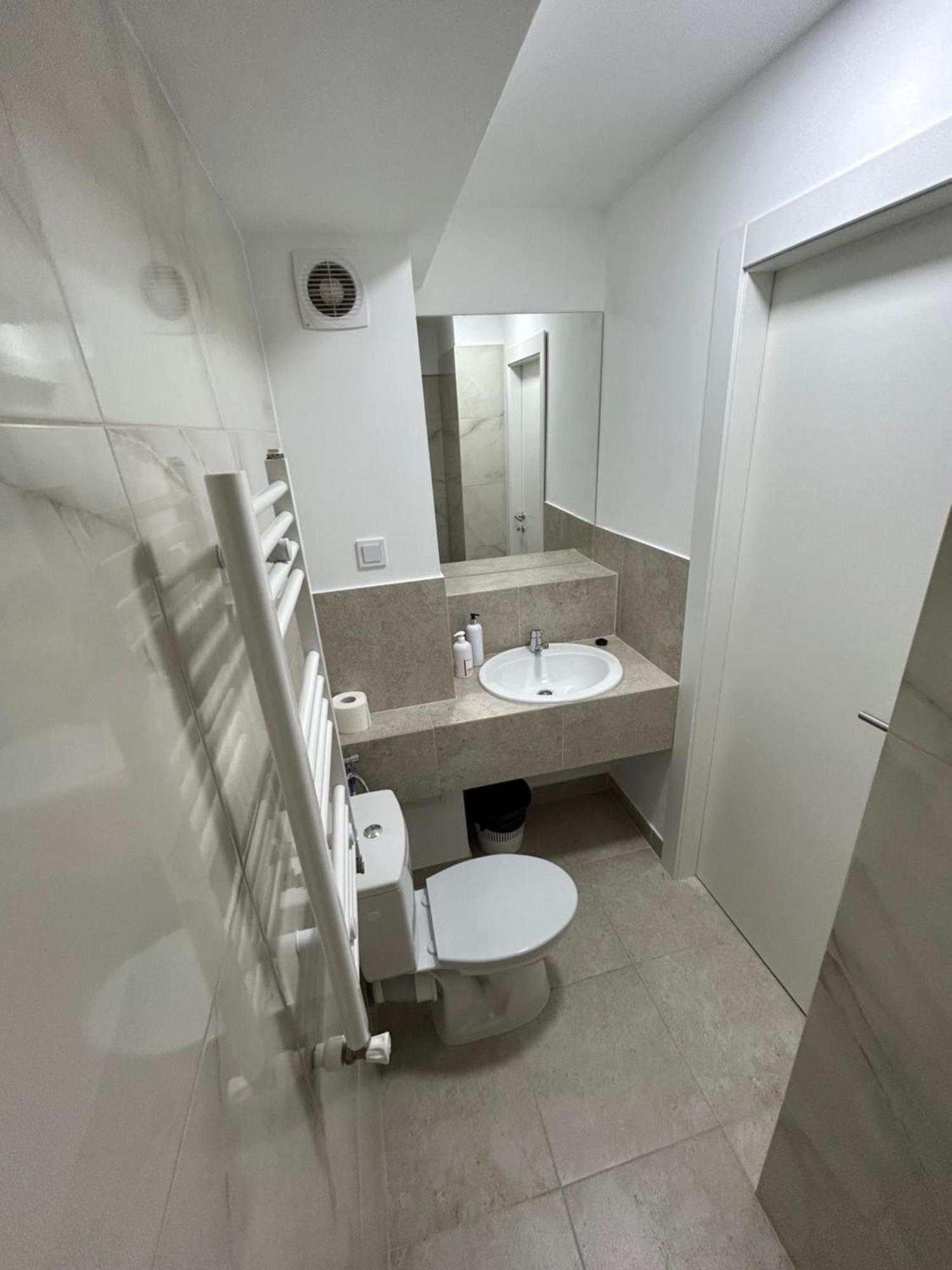 Romana Boutique Bukares Bagian luar foto