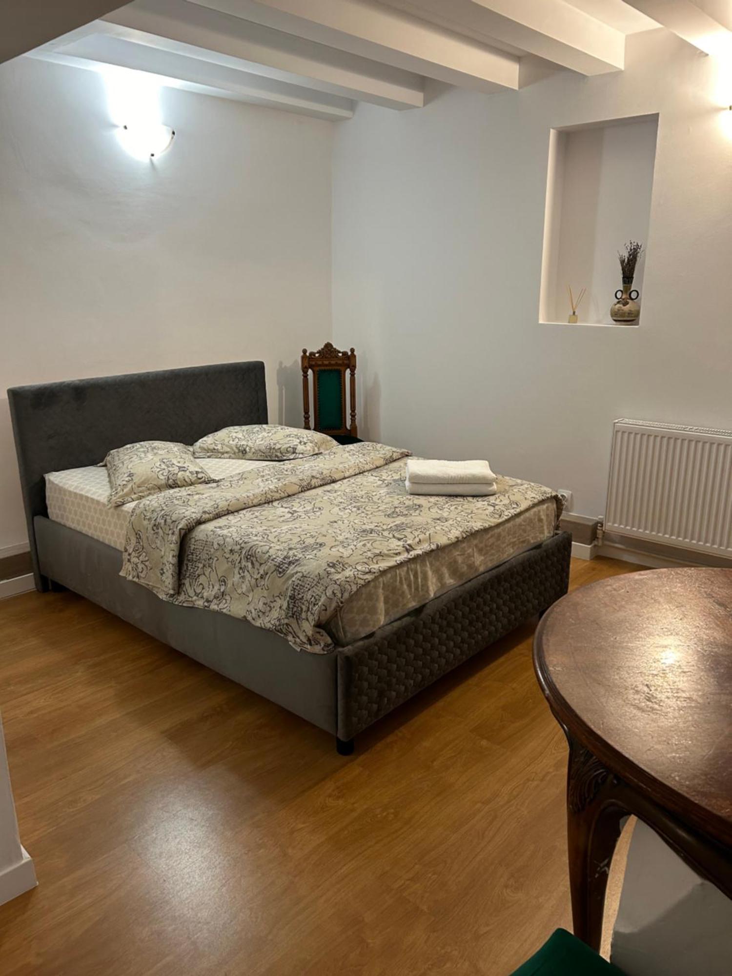 Romana Boutique Bukares Bagian luar foto