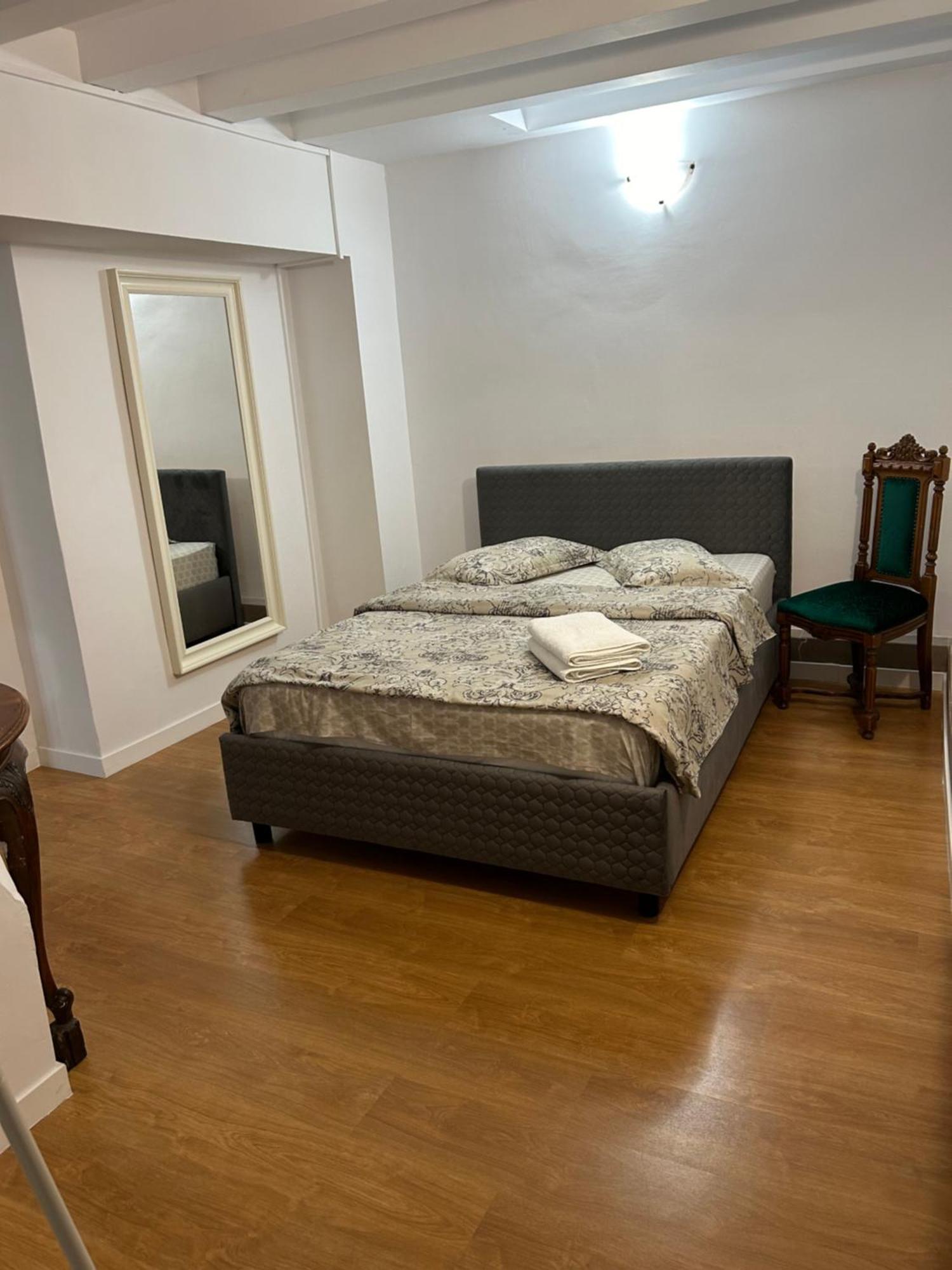 Romana Boutique Bukares Bagian luar foto