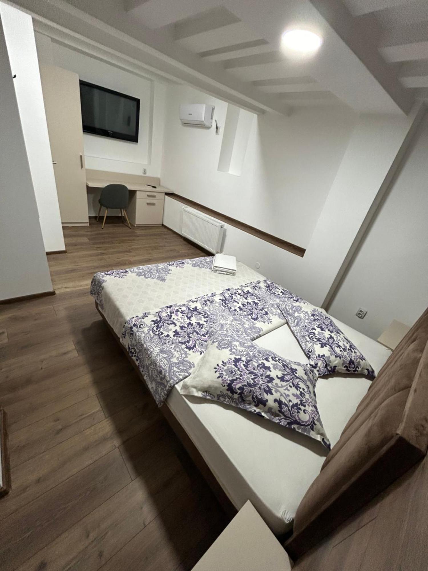 Romana Boutique Bukares Bagian luar foto