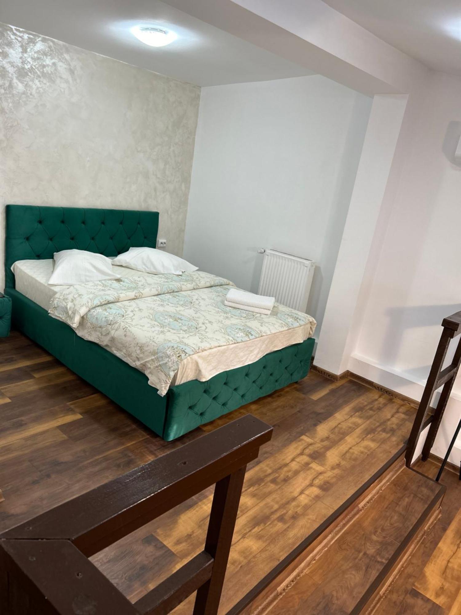 Romana Boutique Bukares Bagian luar foto