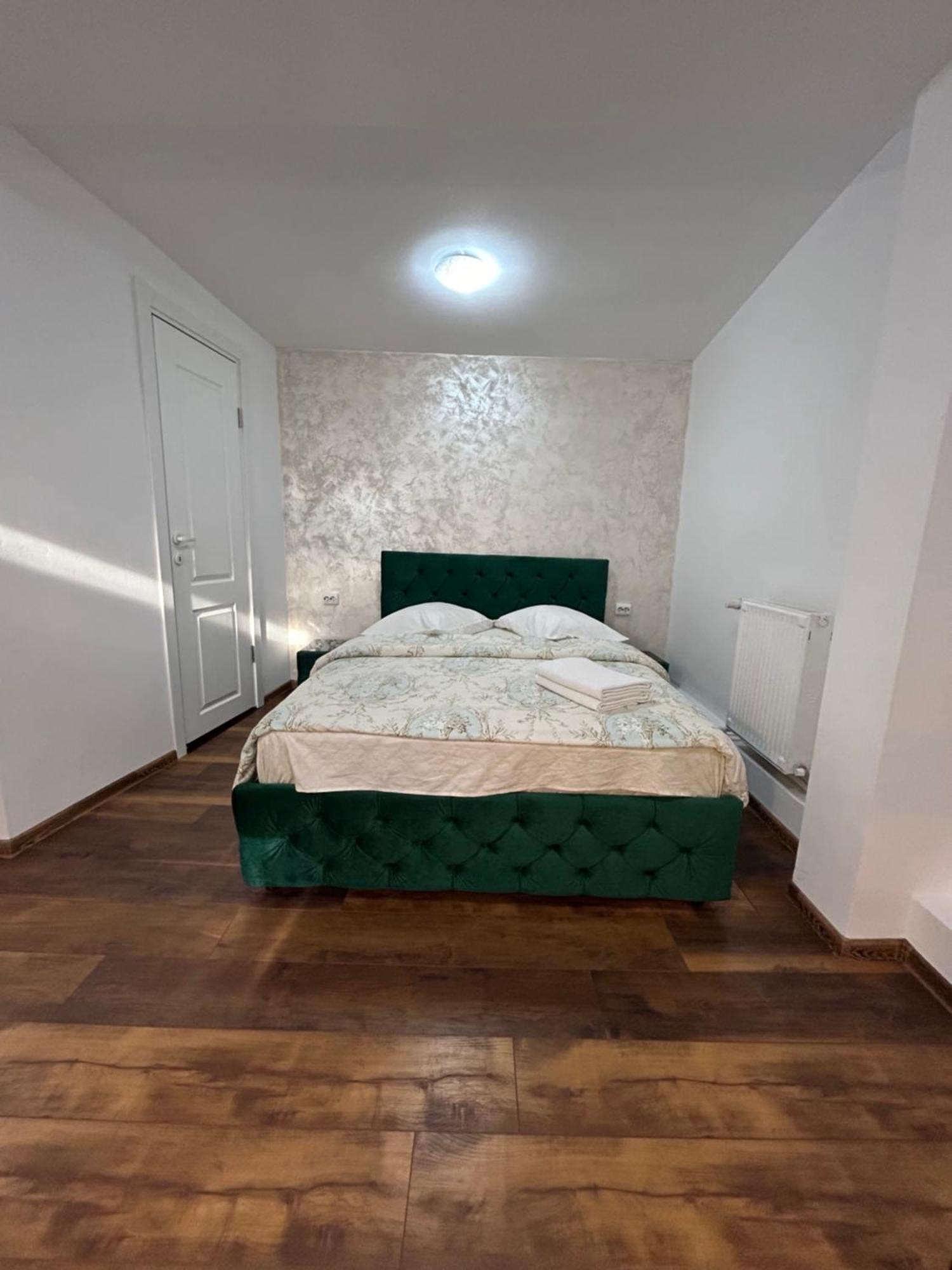 Romana Boutique Bukares Bagian luar foto