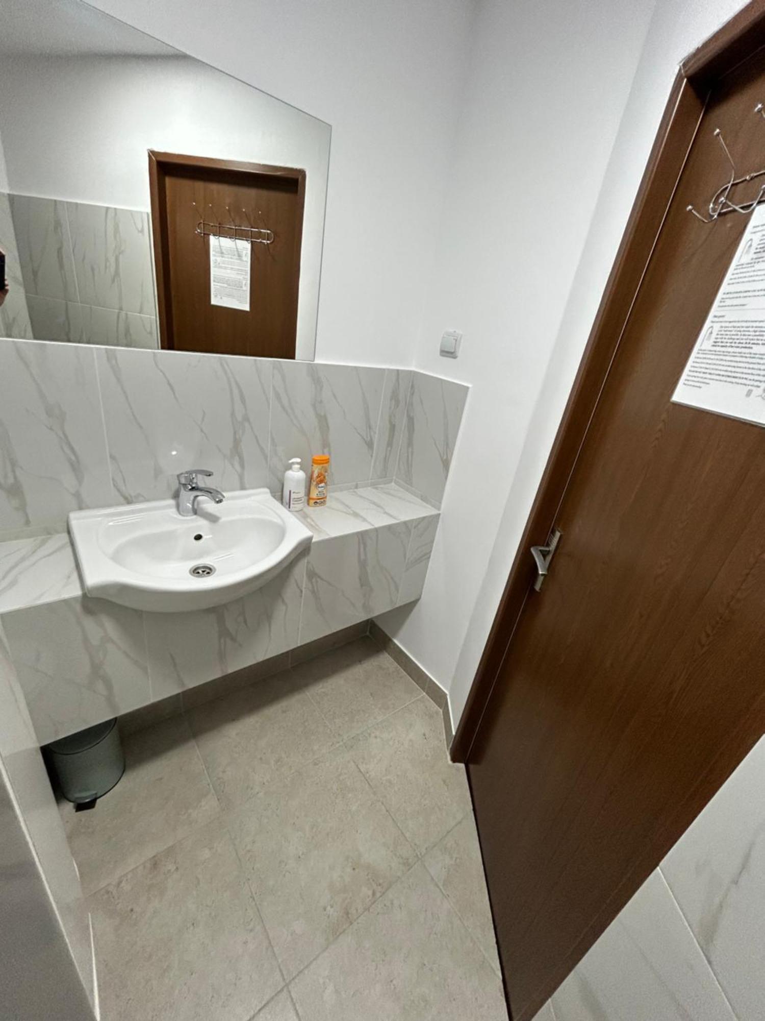 Romana Boutique Bukares Bagian luar foto