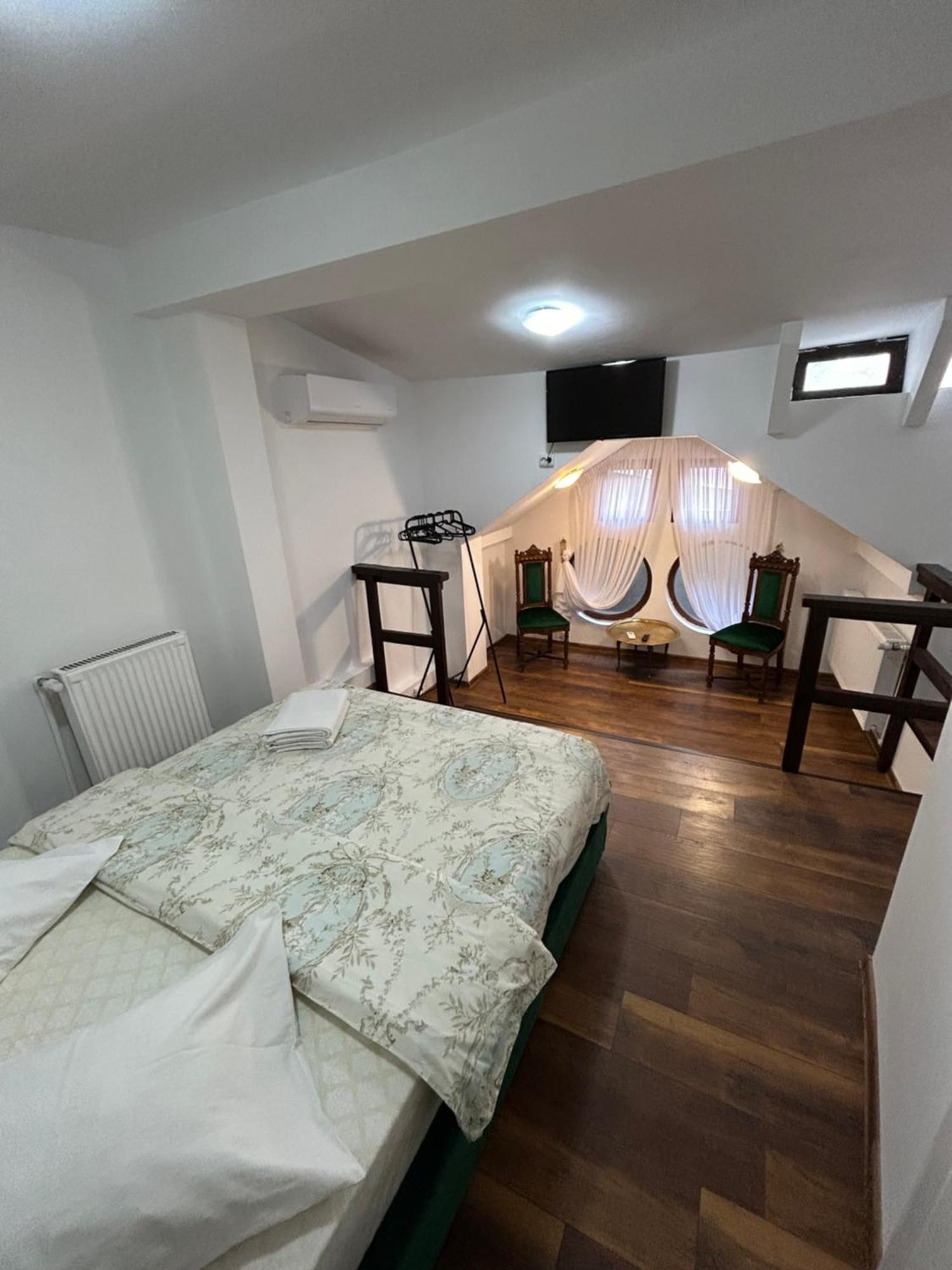 Romana Boutique Bukares Bagian luar foto