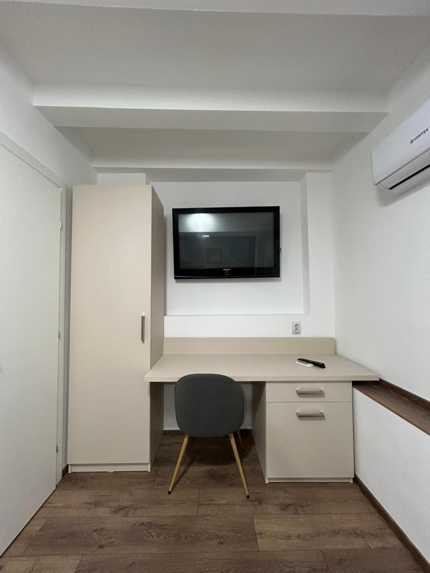 Romana Boutique Bukares Bagian luar foto