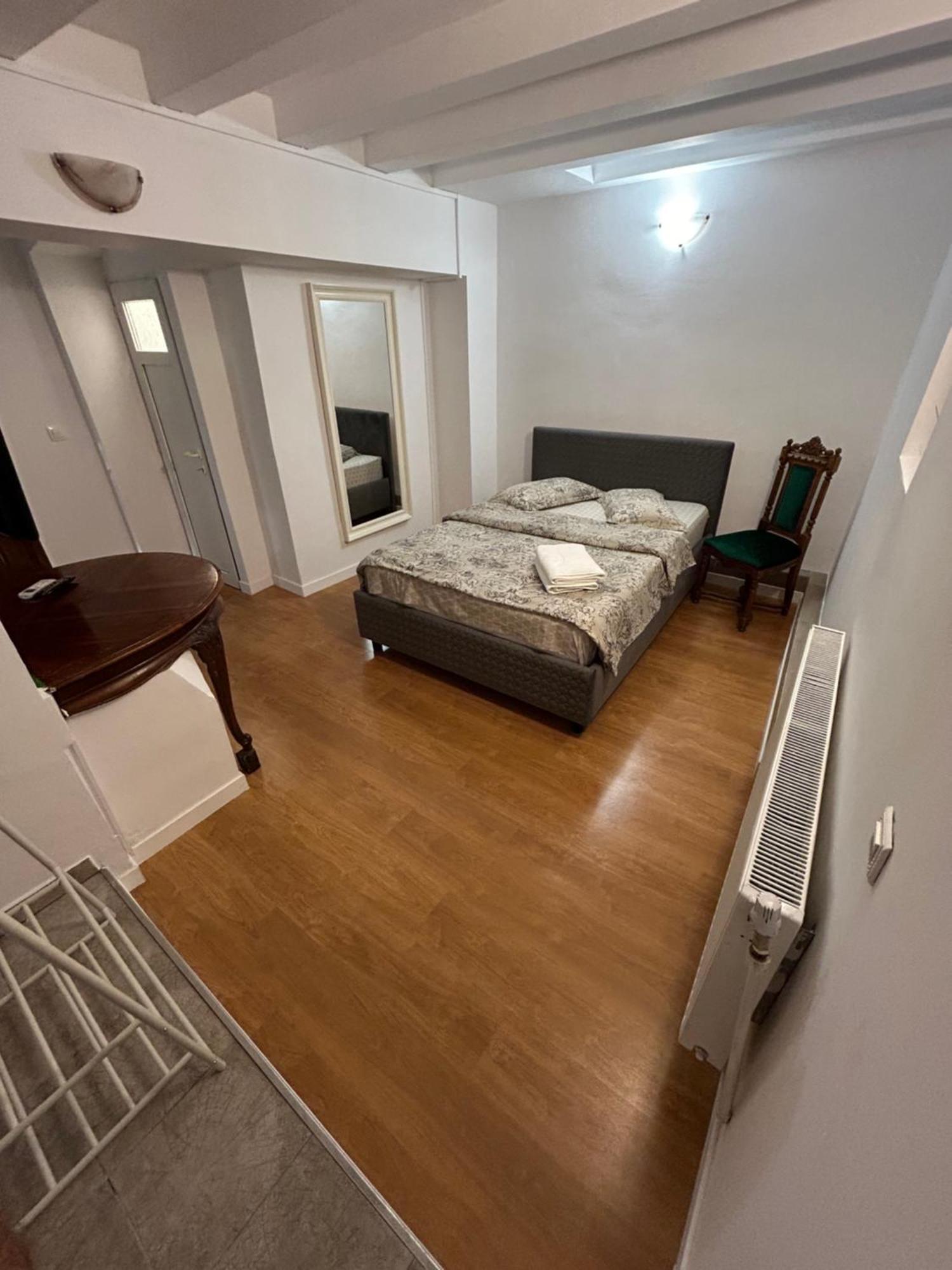Romana Boutique Bukares Bagian luar foto
