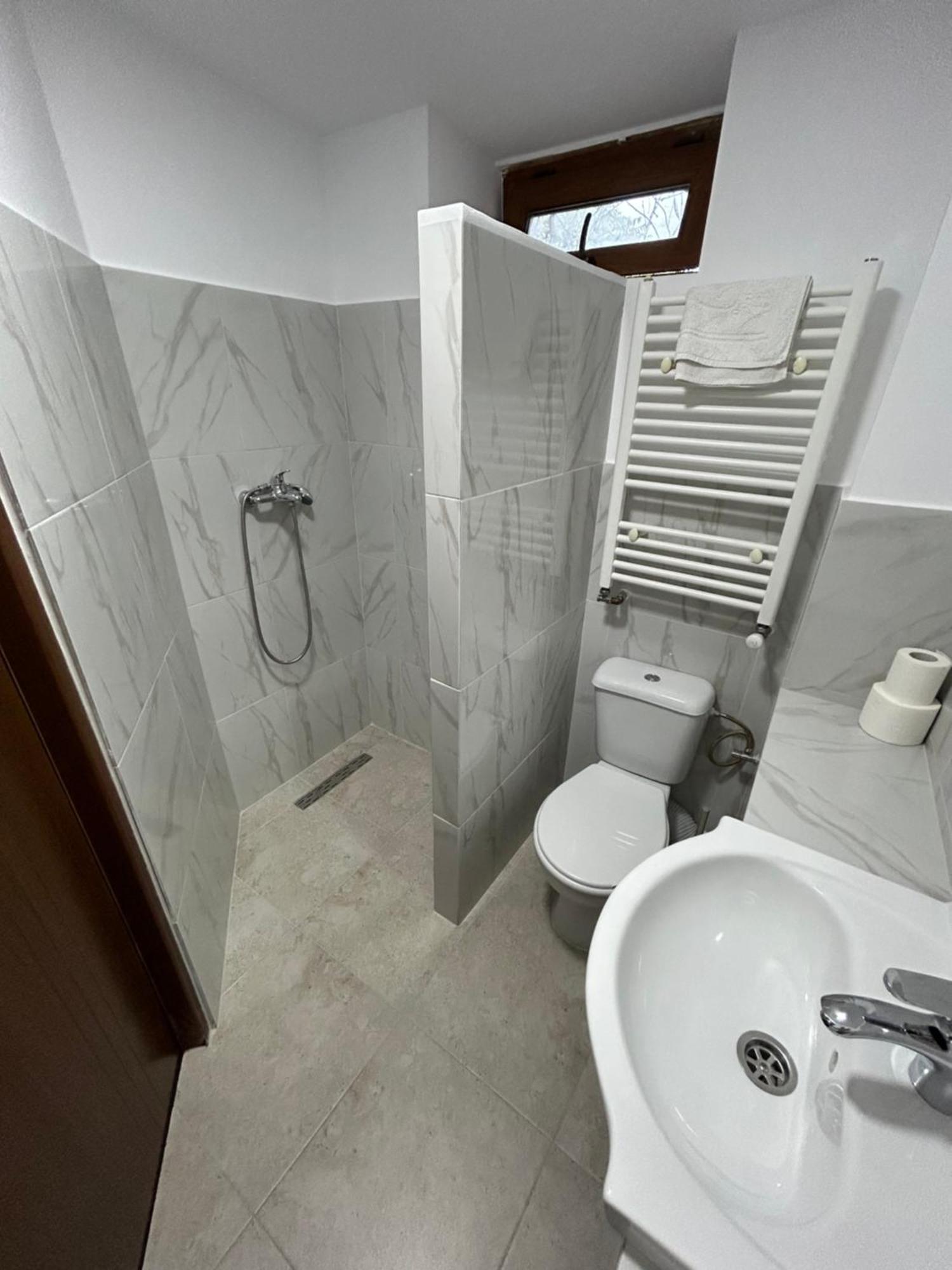Romana Boutique Bukares Bagian luar foto