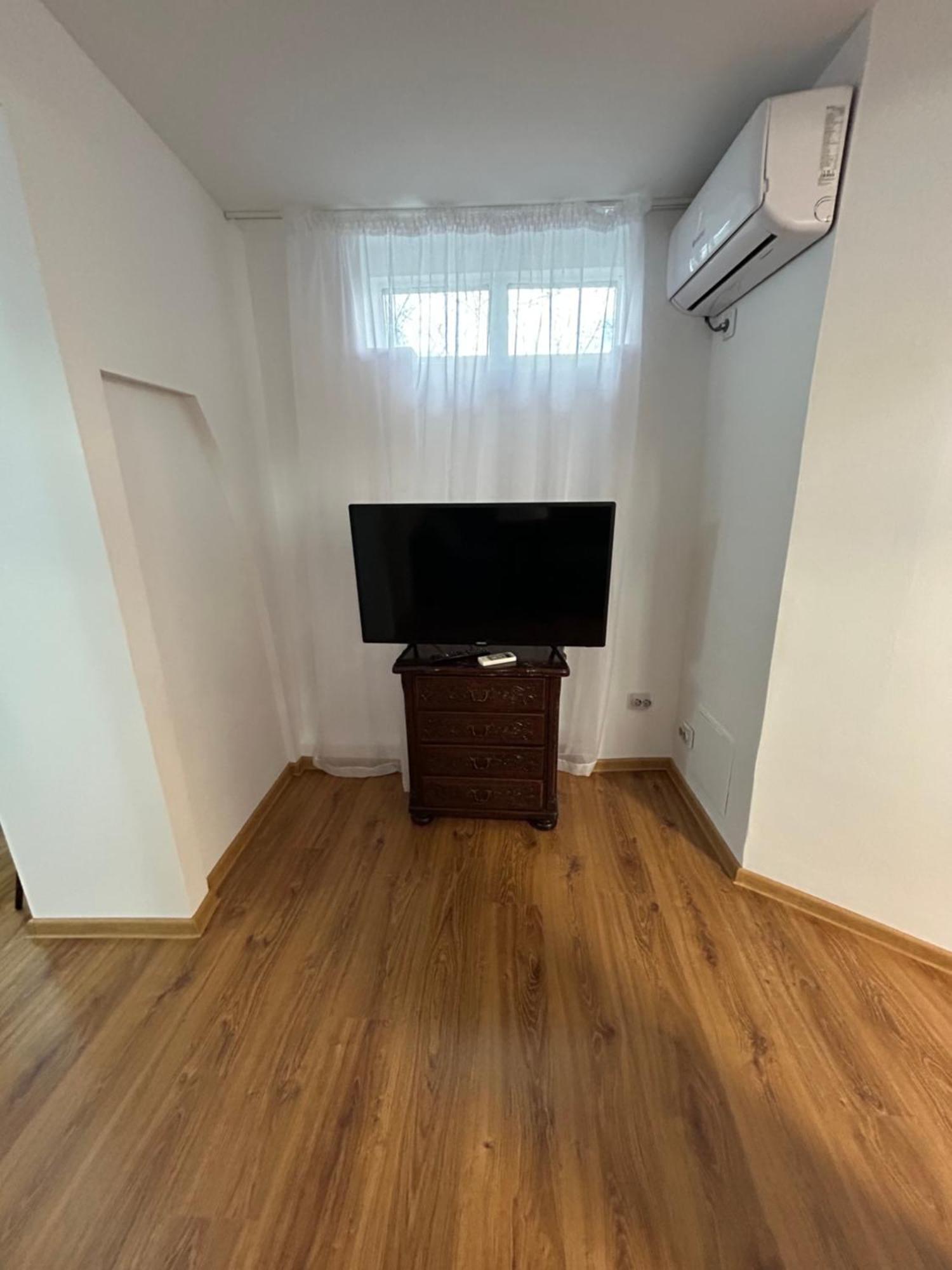 Romana Boutique Bukares Bagian luar foto