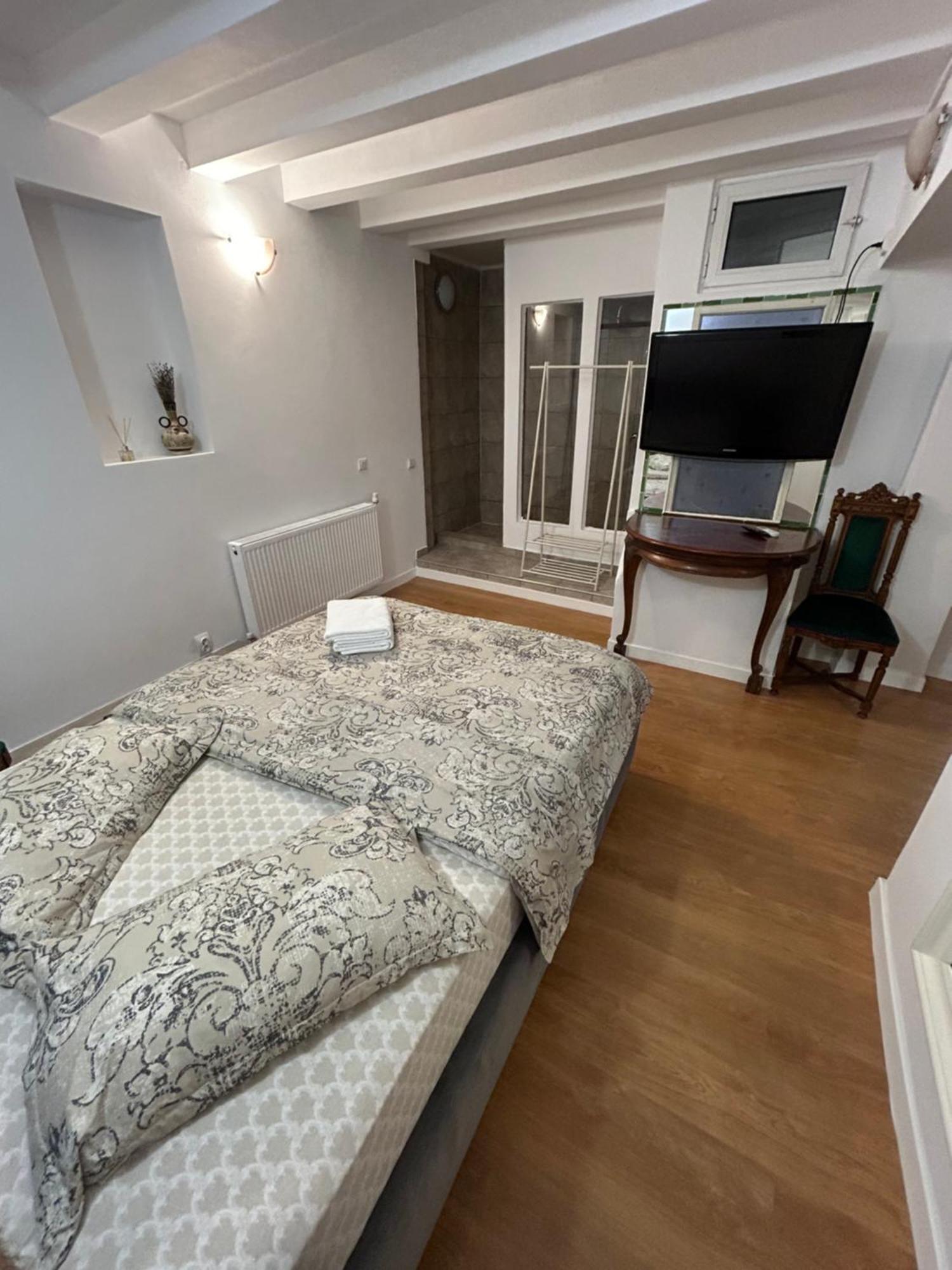 Romana Boutique Bukares Bagian luar foto